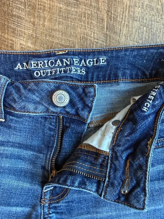 American Eagle Women’s Distressed Denim Frayed Cutoff Shorts Medium Blue Size 4 - Picture 7 of 11